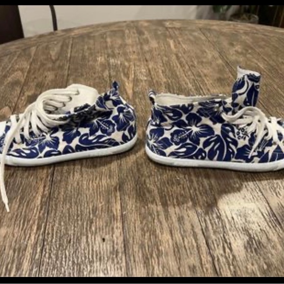 Prada sneakers - Picture 2 of 2